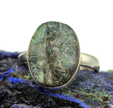 Load image into Gallery viewer, Rough Labradorite Ring, Size R 1/2, Sterling Silver, Oval Shaped, Green Gold Labradorite - GemzAustralia 