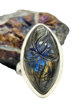 Load image into Gallery viewer, Spectrolite Labradorite Ring, Size O, Sterling Silver, Carved Artisan Design, Marquise Shaped, Magical Stone - GemzAustralia 