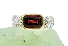 Load image into Gallery viewer, Emerald Faceted Garnet Ring, Size 7, Sterling Silver and Gold Plated, Protection Talisman, January Birthstone, Love &amp; Devotion Stone - GemzAustralia 